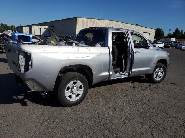5TFUM5F14JX077370 - 2018 TOYOTA TUNDRA DOUBLE CAB SR/SR5 SILVER photo 3