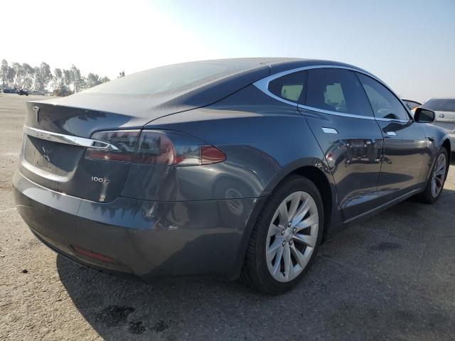 5YJSA1E26JF261898 - 2018 TESLA MODEL S ნაცრისფერი ფოტო 3