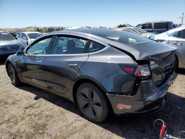 5YJ3E1EAXJF050946 - 2018 TESLA MODEL 3 GRAY photo 2