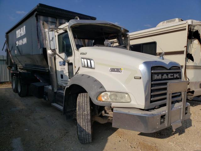 1M2AX13C4CM015847 - 2012 MACK 800 GU800 WHITE photo 1