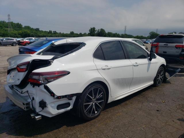 4T1T11AK5NU656982 - 2022 TOYOTA CAMRY SE WHITE photo 3