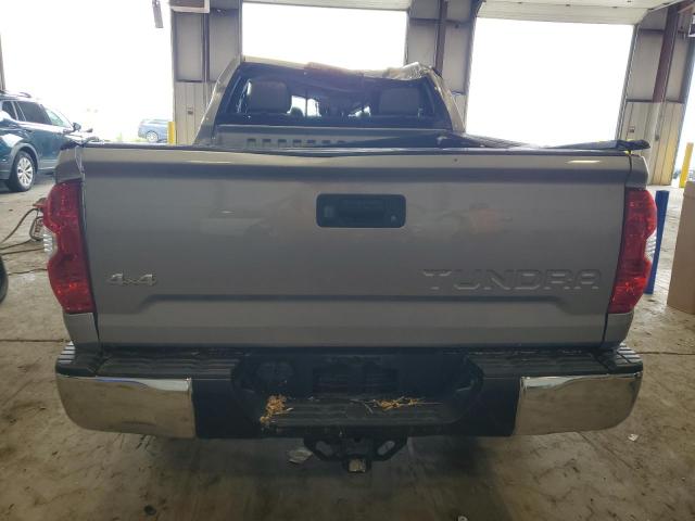 5TFUM5F15HX072527 - 2017 TOYOTA TUNDRA DOUBLE CAB SR/SR5 SILVER photo 6