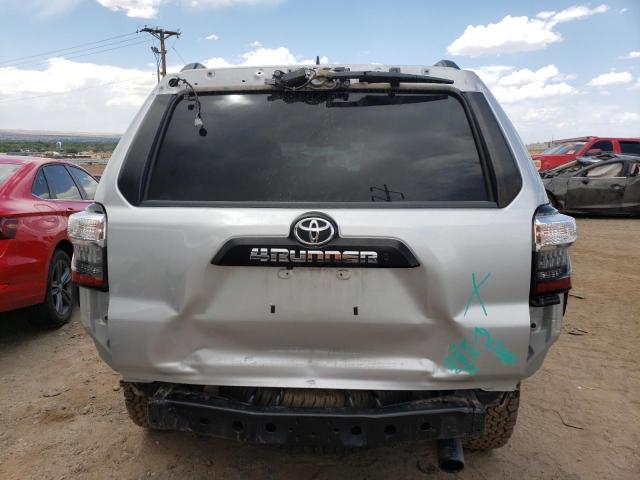 JTEBU5JR6L5786204 - 2020 TOYOTA 4RUNNER SR5/SR5 PREMIUM 银色 照片 6