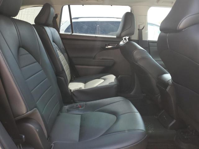 5TDGZRBH9NS591817 - 2022 TOYOTA HIGHLANDER XLE CHARCOAL photo 11