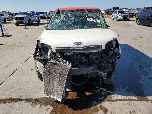 KNDJP3A57J7582957 - 2018 KIA SOUL + WHITE photo 5