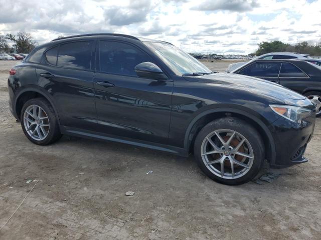 ZASFAKNN3J7B59344 - 2018 ALFA ROMEO STELVIO TI SPORT BLACK photo 4