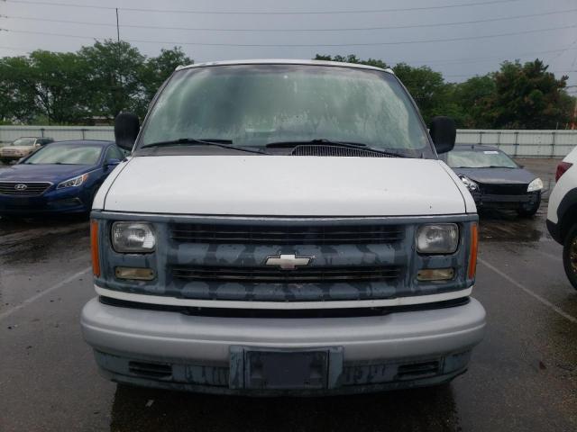 1GCEG15WX21132944 - 2002 CHEVROLET EXPRESS G1 WHITE photo 5