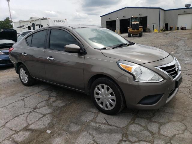 3N1CN7AP4GL820410 - 2016 NISSAN VERSA S SILVER photo 4