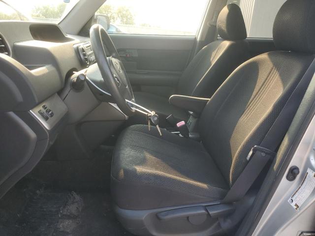 JTLKE50E181029701 - 2008 TOYOTA SCION XB SILVER photo 7