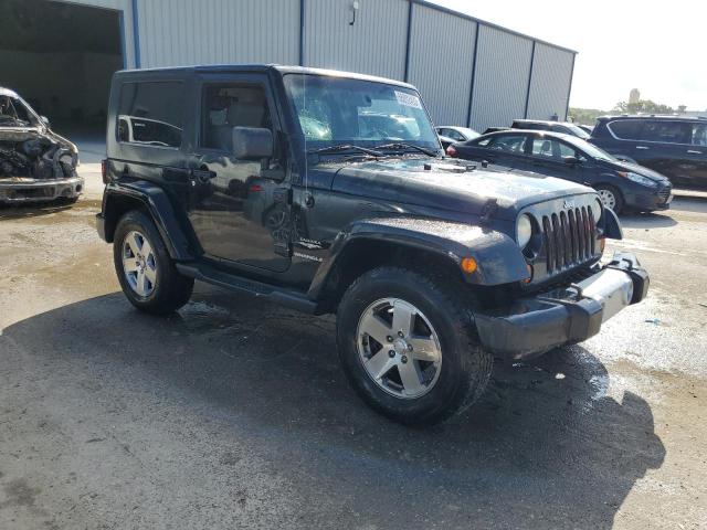 1J8FA54108L637903 - 2008 JEEP WRANGLER SAHARA BLACK photo 4