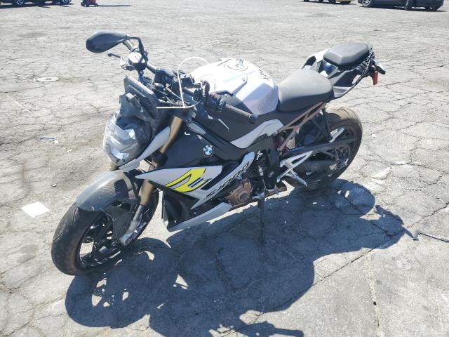 WB10E5305N6E36759 - 2022 BMW S 1000 R SILVER photo 2