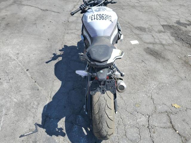 WB10E5305N6E36759 - 2022 BMW S 1000 R SILVER photo 6