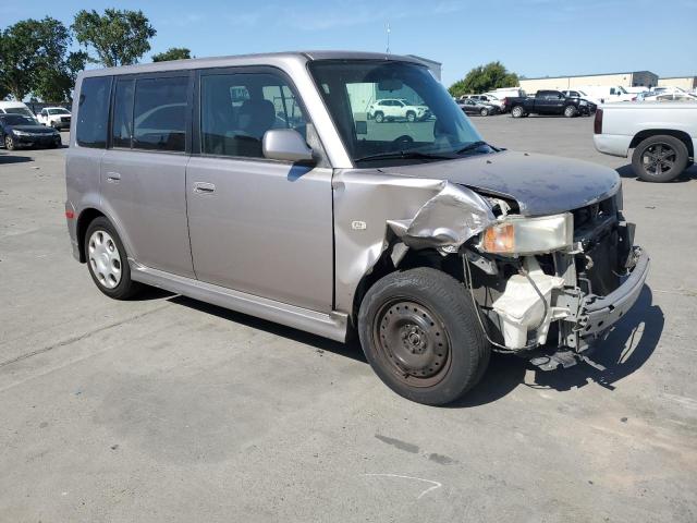 JTLKT324X64042196 - 2006 TOYOTA SCION XB SILVER photo 4