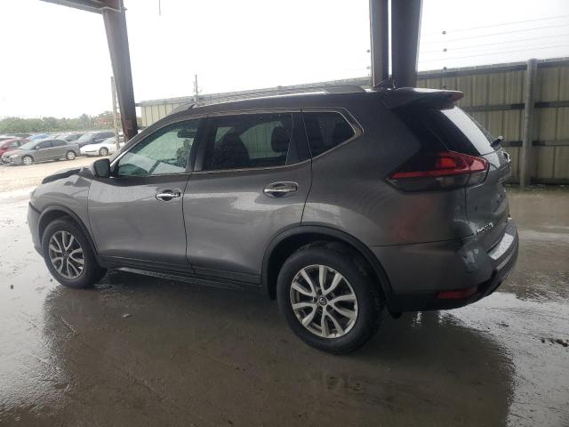 KNMAT2MT5JP574629 - 2018 NISSAN ROGUE S Szary zdjęcie 2