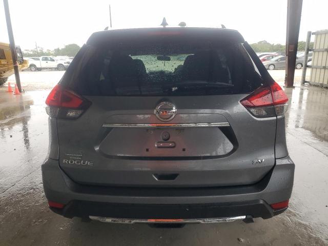 KNMAT2MT5JP574629 - 2018 NISSAN ROGUE S Szary zdjęcie 6