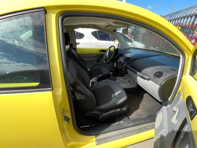 3VWBC21C1YM400563 - 2000 VOLKSWAGEN NEW BEETLE GL YELLOW photo 5