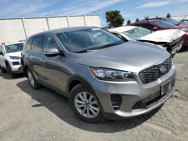 5XYPGDA56KG557276 - 2019 KIA SORENTO LX SILVER photo 4