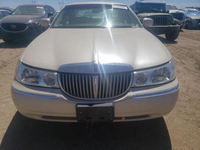 1LNHM83W1YY810400 - 2000 LINCOLN TOWN CARTIER TAN photo 5