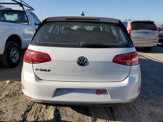 WVWKP7AU3GW916838 - 2016 VOLKSWAGEN E-GOLF SE WHITE photo 6