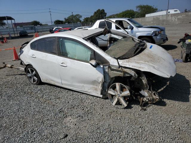 3KPFL4A74JE234025 - 2018 KIA FORTE LX WHITE photo 4