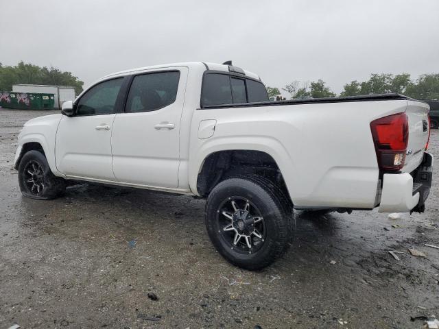 3TMCZ5AN4JM165042 - 2018 TOYOTA TACOMA DOUBLE CAB Белый фото 2