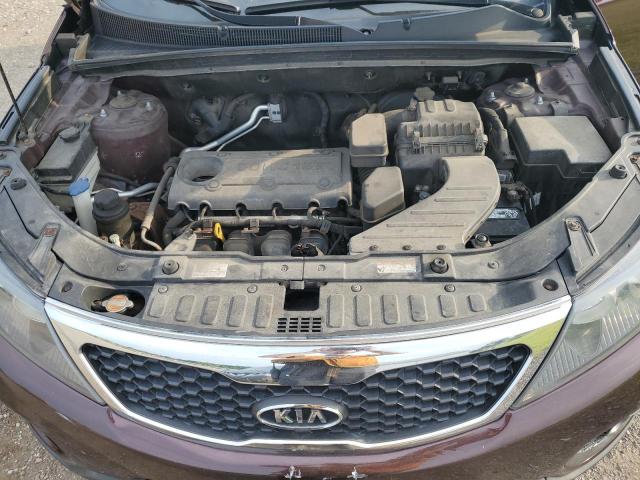 5XYKTCA19BG085796 - 2011 KIA SORENTO BASE MAROON photo 12