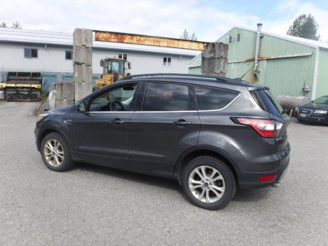 1FMCU9GD0JUC95119 - 2018 FORD ESCAPE SE CHARCOAL photo 2