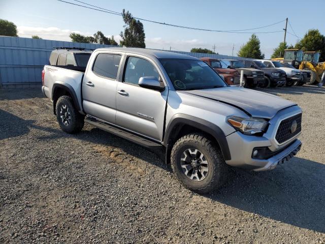 3TMCZ5AN2JM124604 - 2018 TOYOTA TACOMA DOUBLE CAB SILVER photo 4