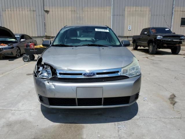 1FAHP32N68W202252 - 2008 FORD FOCUS S/SE SILVER photo 5