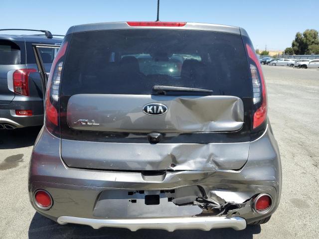 KNDJP3A5XH7461429 - 2017 KIA SOUL + GRAY photo 6