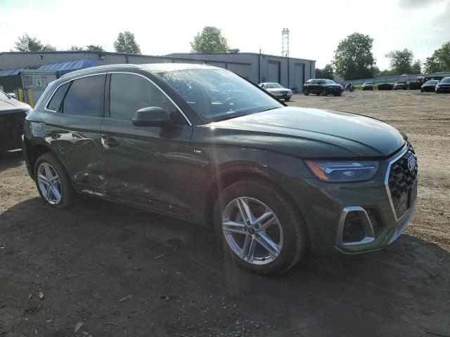 WA1E2BFY8M2111778 - 2021 AUDI Q5 PREMIUM PLUS GREEN photo 4