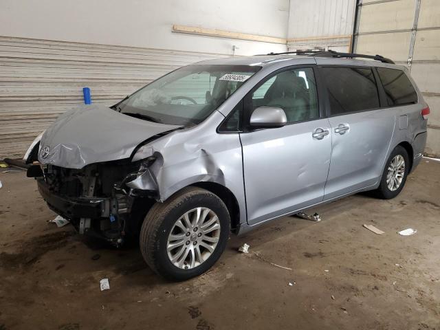 2013 TOYOTA SIENNA XLE, 