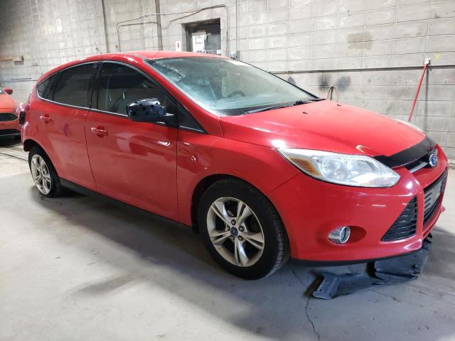 1FAHP3K26CL315764 - 2012 FORD FOCUS SE RED photo 4