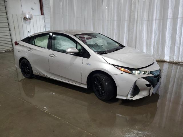 JTDKARFP8J3079366 - 2018 TOYOTA PRIUS PRIM კრემისფერი ფოტო 4