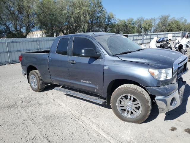 5TFRM5F13AX004867 - 2010 TOYOTA TUNDRA DOUBLE CAB SR5 GRAY photo 4