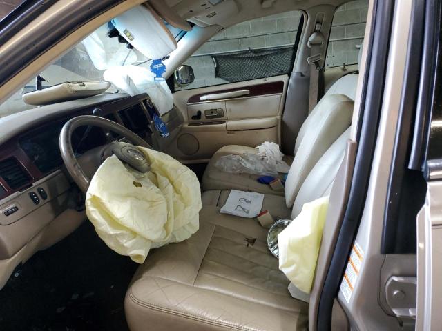 1LNHM81W84Y622082 - 2004 LINCOLN TOWN CAR EXECUTIVE Բեժ լուսանկար 7