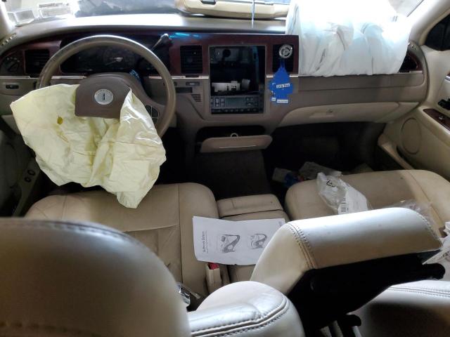 1LNHM81W84Y622082 - 2004 LINCOLN TOWN CAR EXECUTIVE Բեժ լուսանկար 8