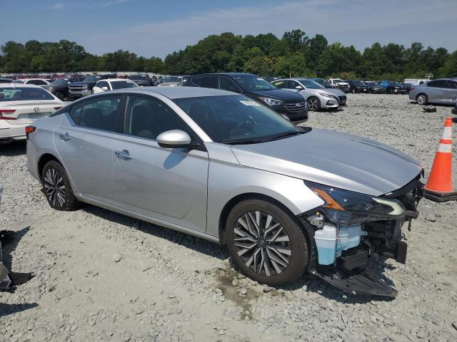 1N4BL4DV6PN320875 - 2023 NISSAN ALTIMA SV SILVER photo 4