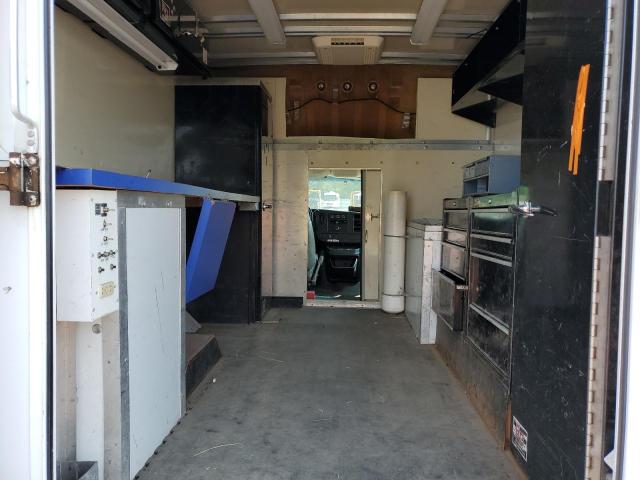 1GBJG31K481108259 - 2008 CHEVROLET EXPRESS G3 WHITE photo 10