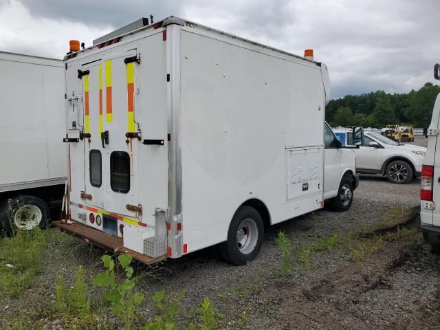 1GBJG31K481108259 - 2008 CHEVROLET EXPRESS G3 WHITE photo 3