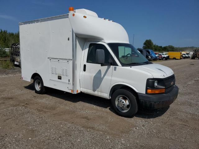 1GBJG31K481108259 - 2008 CHEVROLET EXPRESS G3 WHITE photo 4