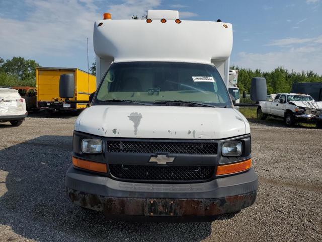 1GBJG31K481108259 - 2008 CHEVROLET EXPRESS G3 WHITE photo 5