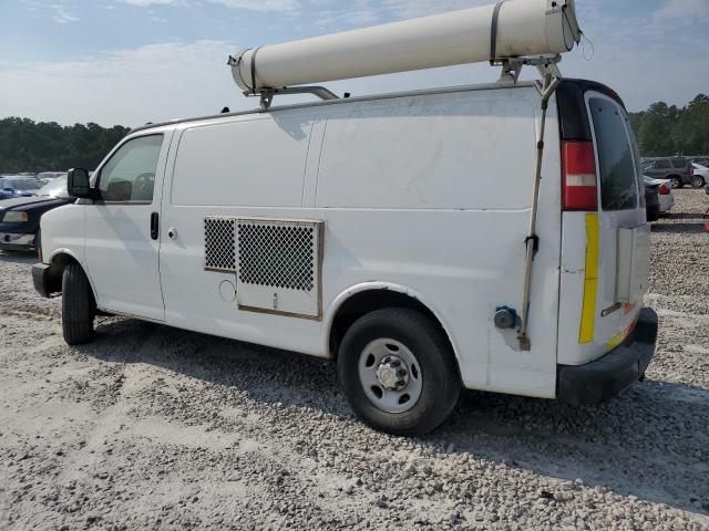 1GCHG35K581161153 - 2008 CHEVROLET EXPRESS G3 WHITE photo 2