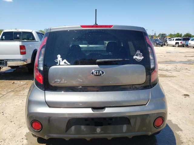 KNDJN2A25H7431051 - 2017 KIA SOUL GRAY photo 6