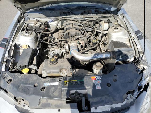 1ZVBP8AN8A5133104 - 2010 FORD MUSTANG SILVER photo 11