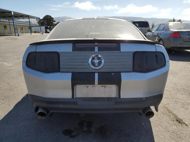 1ZVBP8AN8A5133104 - 2010 FORD MUSTANG SILVER photo 6