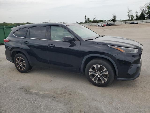 5TDGZRAH4NS127982 - 2022 TOYOTA HIGHLANDER XLE BLACK photo 4
