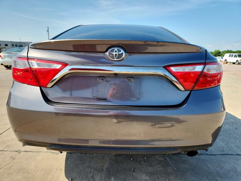4T1BF1FK7HU445485 - 2017 TOYOTA CAMRY LE GRAY photo 6