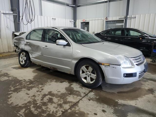 3FAHP07Z07R132422 - 2007 FORD FUSION SE SILVER photo 4