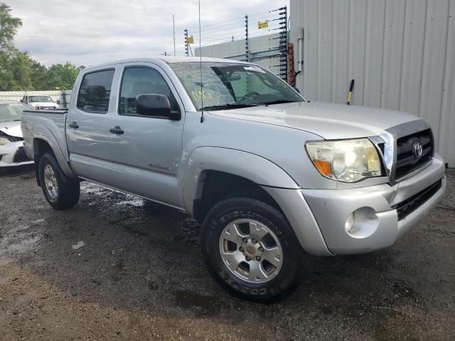 3TMJU62N37M047597 - 2007 TOYOTA TACOMA DOUBLE CAB PRERUNNER SILVER photo 4